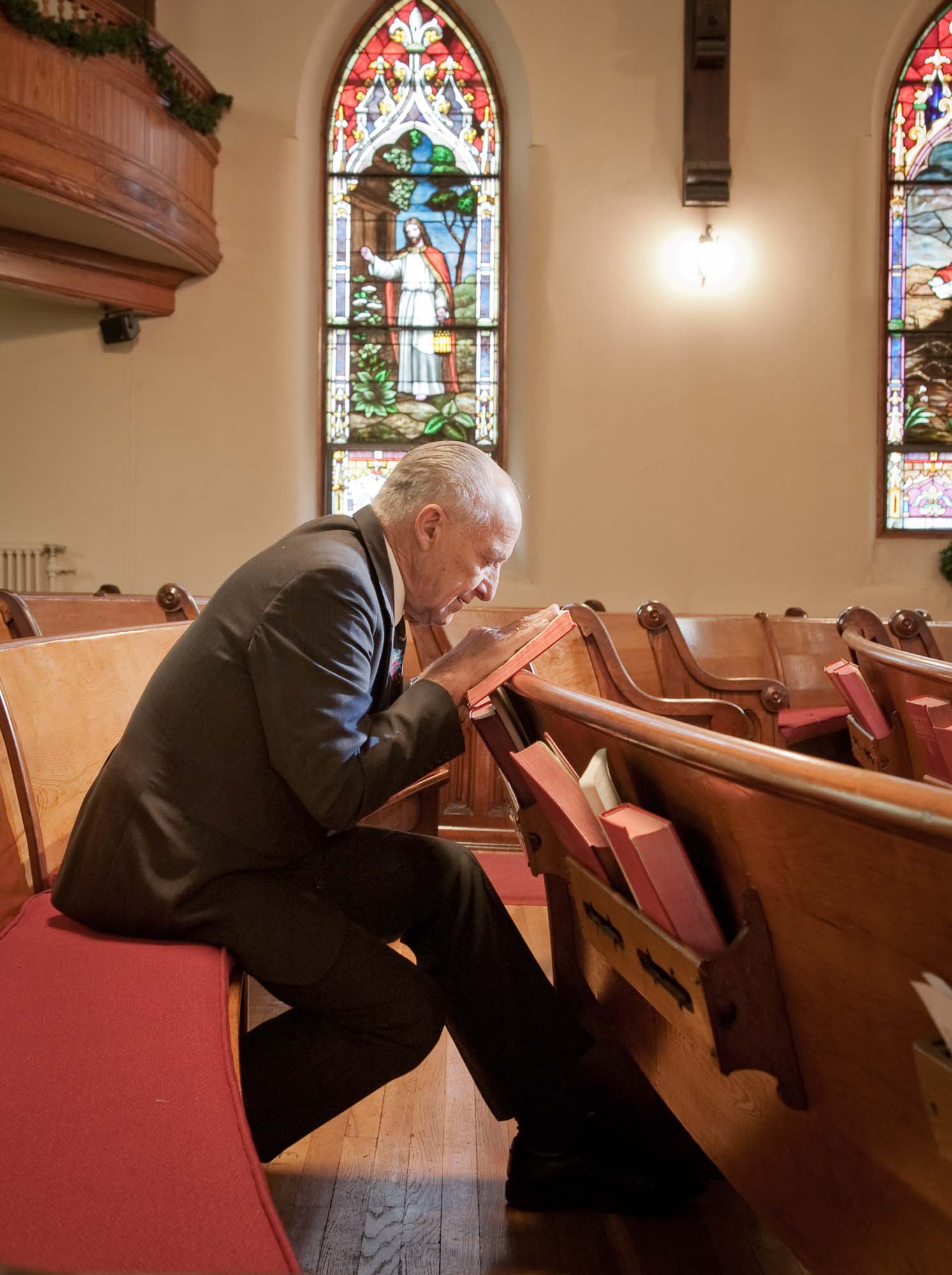Active retired citizen praying to God